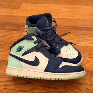 Nike Kids/Youth Air Jordan 1 Mid Sneakers in Blue Mint Size 6Y with box